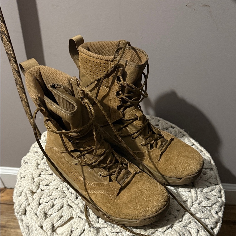 Nike Tan Lace-Up Boots